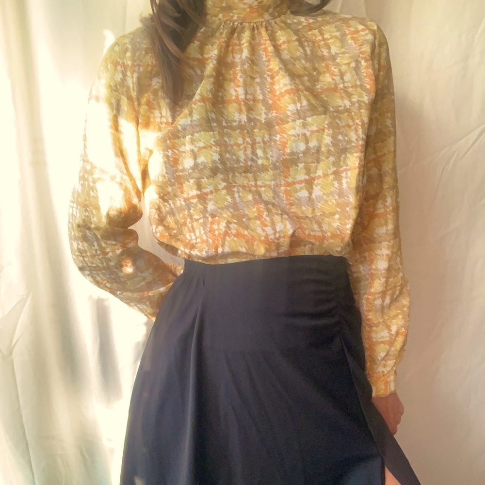 VTG high neck blouse